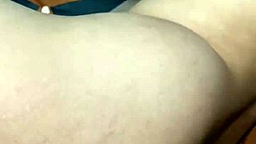 ngentot istri teman HIJAB sampe CROT memeknya becek di kamar tidur