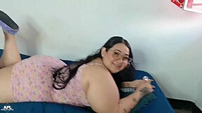 esta puta compra plug anal pa' su culo grande... yo le meto y la follo rica!