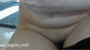 bbw ts plays with huge pussy lips dildo fruit spit cum 😍🍑💦