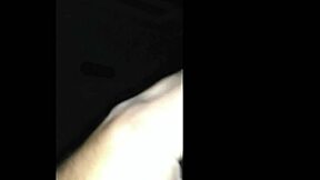 Casada transa sem camisinha com dois novinhos corno filma tudo