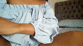 Hot wife masturbates juicy big pussy lips after lazy hubby fuck!