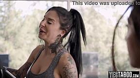 nerdy teen seduces milf stepsis's gf for pussy licking fingering?