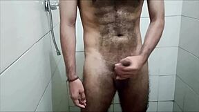 tucacheritocacheron... me masturbo en la ducha y termino mareado de tanto esfuerzo jaja