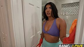 Indian Maid's Big Ass Tempts Hardcore Blowjob