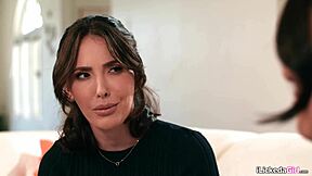 hey busty stepmom's handling that stepsons huge bbc right 😏🍑💦