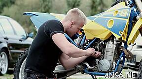 Oh man, this naughty petite teen luvs slurpin wet on that monster then ridin wild!! 😜💦🍆