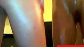 Pussy Play Teases in Free Teen Webcam Show