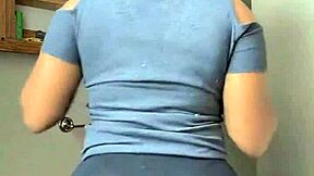 Curvy Latina Teen Shakes Huge Ass in Tight Leggings