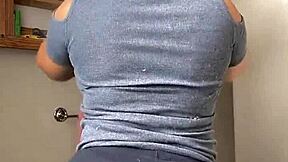 Curvy Latina Teen Shakes Huge Ass in Tight Leggings