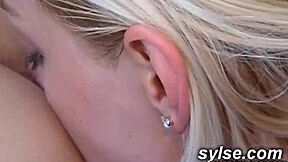 big dildos stretch anal lesbians 🍑💦 french mommies go wild 😈