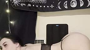 goth teen bends over shaking fat ass for daddy's eyes?