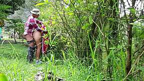 Chubby Colombian milf bends over craving every inch of that big black cock pounding her wet curves 😩💦