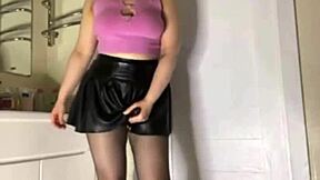 hey i'm upside down fingering my wet pussy cumming hard 😩💦🔥