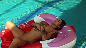Canadian Milf Heidi's Juicy Big Tits Underwater Pool Masturbation