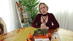 Step sis teases pussy tits before thanksgiving bonding