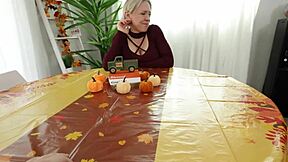 Step sis teases pussy tits before thanksgiving bonding