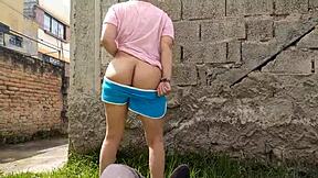 i suck dildo so good... want threesome?