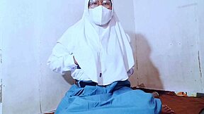 sange schoolgirl siswi fingers gaping big pussy lips in uniform solo