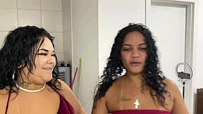 ROOMIES FLASH TITS AND PUSSIES BEFORE LEZ PLAY