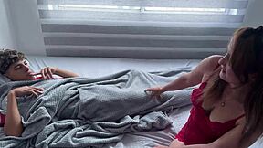 Ven hijastro, te muestro cómo folla una milf colombiana