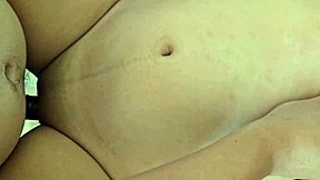 Cógela en Cuatro: Latina Culona Puta Morocha Mientras Hijos Juegan