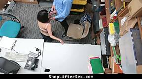 female shoplifter gets fucked for immunity 🚔🍑🔥