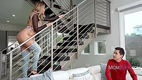 Curvy milf Natalia Starr stretches wide for Juan Loco's tongue worship