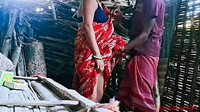 Bhabhi sneaks outdoor chudai fuck with lover in hardcore desi video.