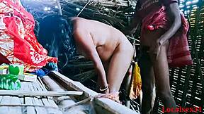 Bhabhi sneaks outdoor chudai fuck with lover in hardcore desi video.