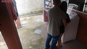 dona de casa... uh casada ta pagando o tecnico com a bunda gorda enquanto o marido ta fora!