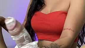 madrasta infiel me afeita la polla dura y me masajea ay que rico