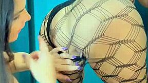 mama studio's 90s bathtub nostalgia with luiza ambiel surprise