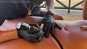 blonde lets tattoo guy lick then dp with friend, full vid crazy! 😱🍆💦 tatuador safada!