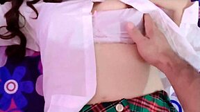 viejo agarra a la morrita del conalep presumida con sus piernitas blancas y le rompe el cajon con uniforme escolar que rica gime rico casero mexicano