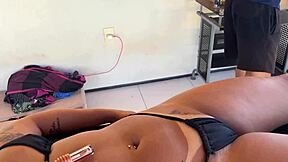 blonde lets tattoo guy lick then dp with friend, full vid crazy! 😱🍆💦 tatuador safada!