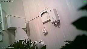 hey italian teen flashing her body on high def webcam