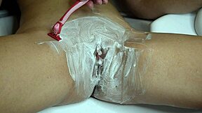 Intense trimmer razor shaves juicy shaved pussy closeup