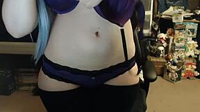 Holy shit, big ass brunette teen dances naked on cam!