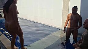 dp na piscina com mulata gostosa multiple gozadas beira piscina mergulho red