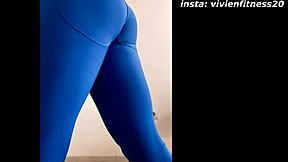 wanna peel off this fitness girl's tight leggings?