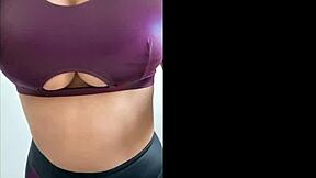 wanna peel off this fitness girl's tight leggings?