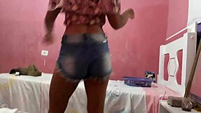 dançando funk 43 com essa brasileira gostosa?