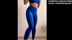 wanna peel off this fitness girl's tight leggings?