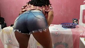 dançando funk 43 com essa brasileira gostosa?