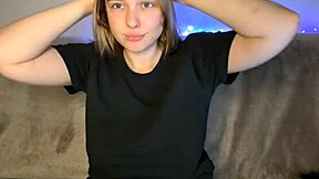 Fat Model Fingers Her Tight Wet Pussy Live