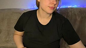 Fat Model Fingers Her Tight Wet Pussy Live