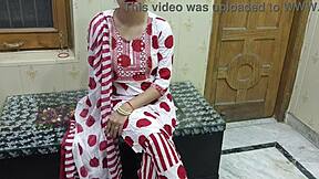 omg gorgeous indian maid malkin nokar fucks with farts n hindi moans!