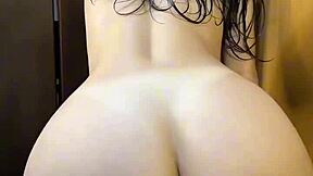 shower-fresh college girl spreads for dorm pounding