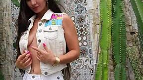 you seeing this sexy public jeans flash outside?