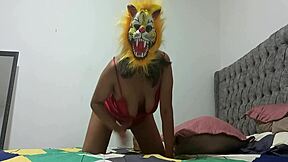 Tigresa dances erotic fingers juicy pussy for fans